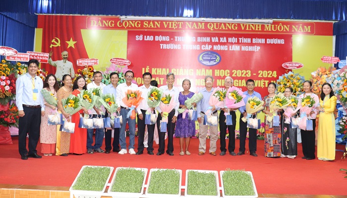 Lễ Khai giảng năm học 2023-2024 và Họp mặt kỷ niệm 41 năm Ngày Nhà giáo Việt Nam (1982-2023)